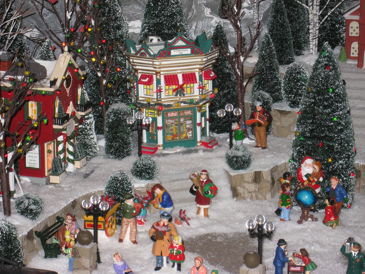 Vacation 2007-12 - Beaches Disney Hotels 0508.jpg - On the 2007-08 Florida vacation we visited beaches from Fort Myers to Sanibel Island sampling local food along the way. Green water and white sugar beaches! Arriving at Disney World we visited several of the theme resorts.